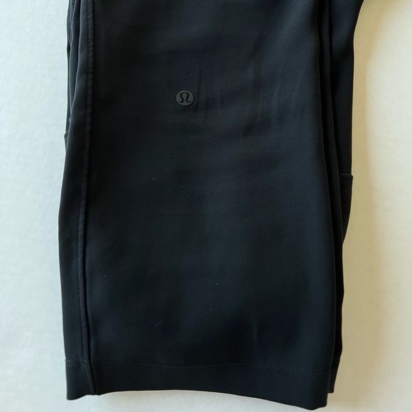 Lululemon Cropped Black Pull-on Pants. 
Size 6 - Picture 2 of 10